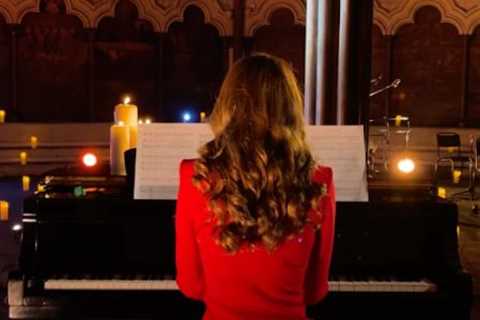 Brave Kate Middleton reveals hidden talent as she overcomes nerves to play piano in Xmas concert at ..