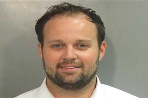 Josh Duggar is ‘left out of jail’s Christmas festivities’ as he sits alone in cell eating turkey,..