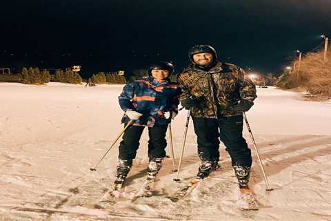 Jinger Duggar & husband Jeremy ski in Pennsylvania as they avoid her family’s Christmas bash..