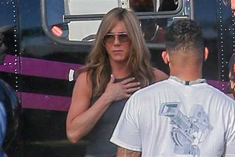 Jennifer Aniston appears to share a heartfelt moment with the Murder Mystery 2 crew