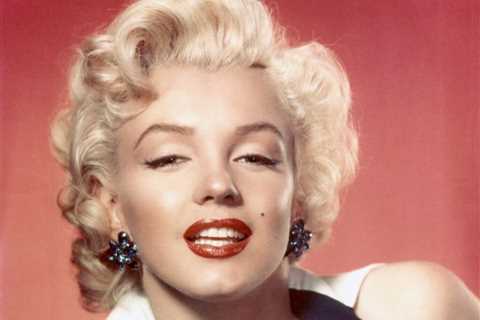 Marilyn Monroe Achieved Her Signature Pout With These Lip Contouring And Plumping Techniques