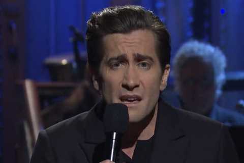 Jake Gyllenhaal looks back on hosting ‘SNL’ in 2007, singing Celine Dion in opening monologue –..