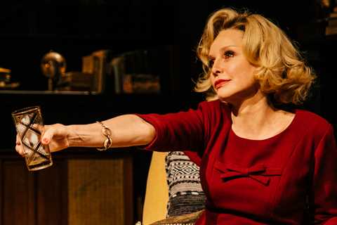 Calista Flockhart Talks return to the stage after 20 years