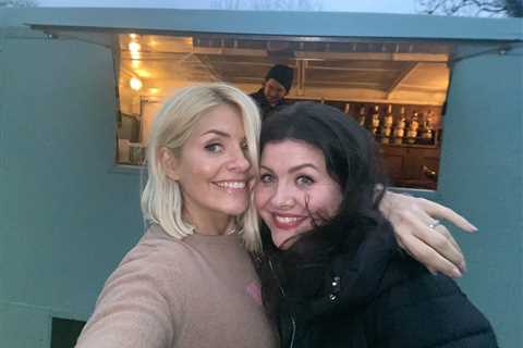 Holly Willoughby fans all say the same thing as she poses with rarely seen sister
