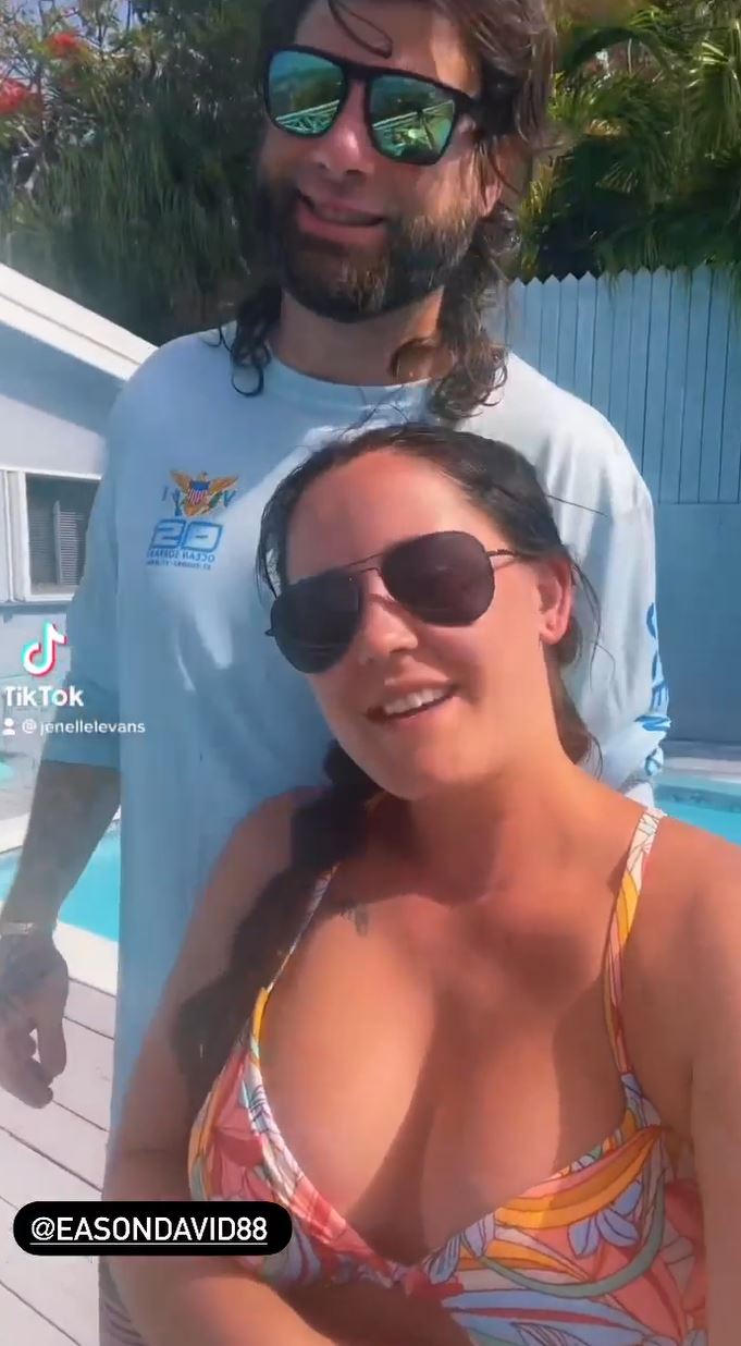 Teen Mom Jenelle Evans shows off cleavage & curves in teeny bikini during day in the sun with husband David Eason
