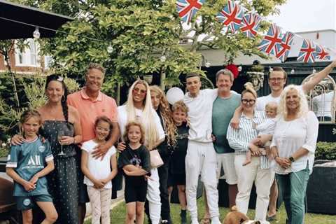 Katie Price fans all saying the same thing about her adorable family photo as they spot TWO missing ..