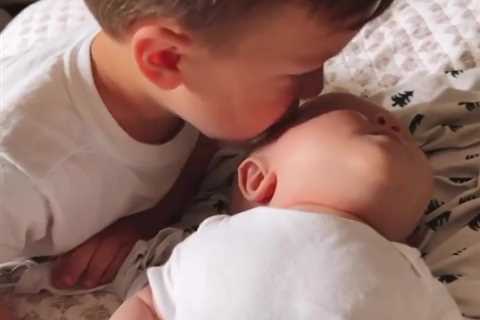 Little People’s Tori Roloff posts rare video of newborn son Josiah after star slams trolls who..