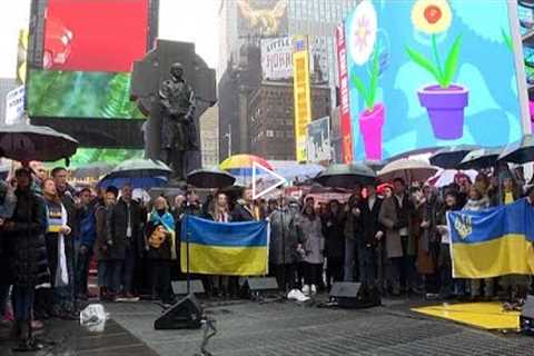 Broadway actors sing for Ukraine in New York City's Times Square