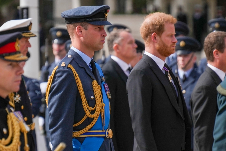 5 signs Meghan & Prince Harry could RETURN to Royal life with ‘olive branch’ from Charles and William at Queen’s funeral