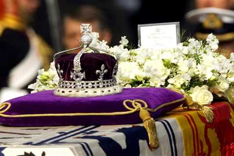 What is the Royal Standard flag and why is it draped over the Queen’s coffin?