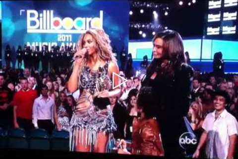 Beyonce accepts Award/Speech at Billboard Music Awards 2011