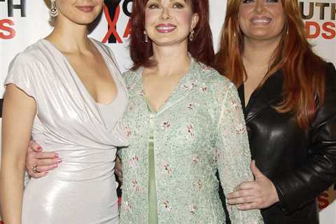 Wynonna Judd 'Angy' Over Mother Naomi's Suicide, Talks Relationship with Ashley Judd