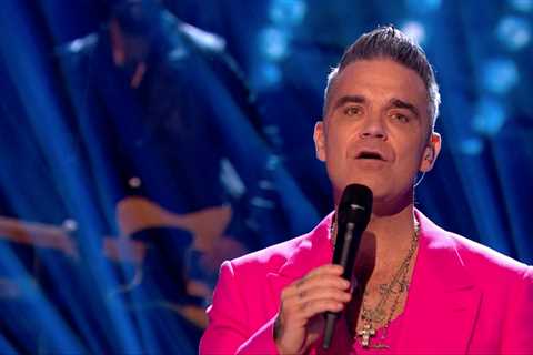 Strictly fans all saying same thing as Robbie Williams performs on first elimination show