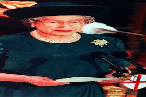 When was the Queen’s annus horribilis year and what happened?