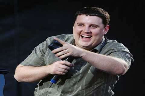 Peter Kay fans vow to ‘riot’ as tickets sell for a massive £1770 and online queues hit 300,000