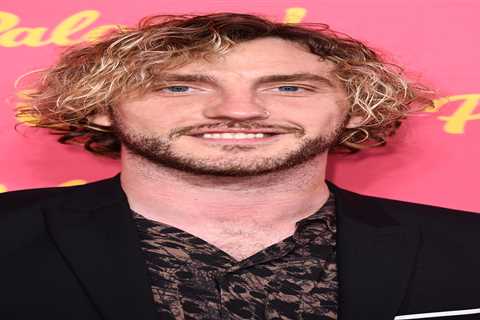I’m A Celeb star Seann Walsh’s pregnant girlfriend Grace breaks her silence on his ‘new chapter’..
