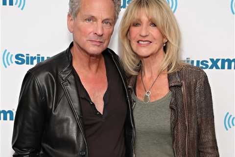 Lindsey Buckingham Pens Tribute To Fleetwood Mac “Soul Mate” Christine McVie