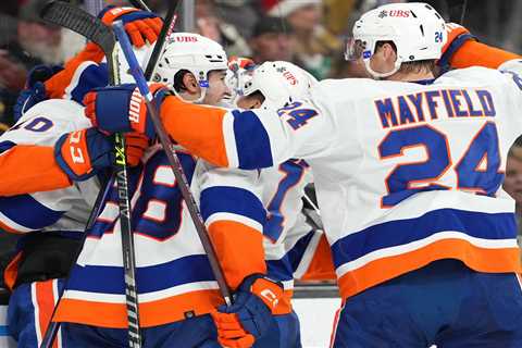 Islanders’ Simon Holmstrom basks in ‘unbelievable’ first NHL goal