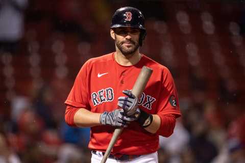 J.D. Martinez agrees to one-year, $10 million deal with Dodgers