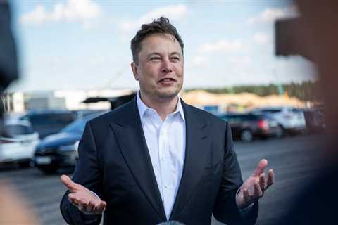 Should Elon Musk Step Down as CEO? Twitter Poll Caps Another Tumultuous Day