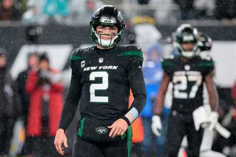 Jets’ playoff hopes crumbling after ugly loss to Jaguars as Zach Wilson gets benched