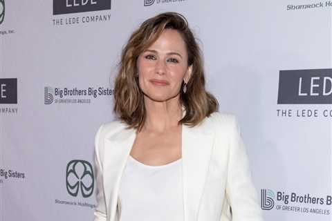 Jennifer Garner’s Best Post This Year Was Her Wild Footwork That Made Rita Wilson Go To Bed After..