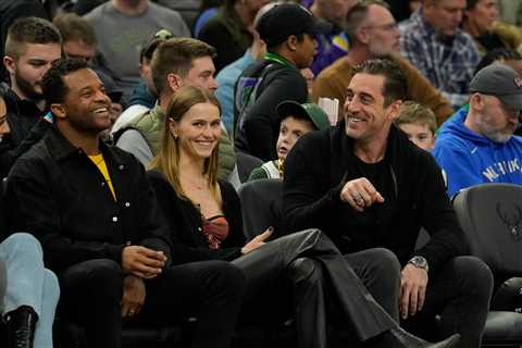 Aaron Rodgers rumored to be dating Mallory Edens, daughter of Bucks owner