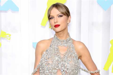 Taylor Swift Spends Milestone 60th Week at No. 1 on Artist 100 Chart