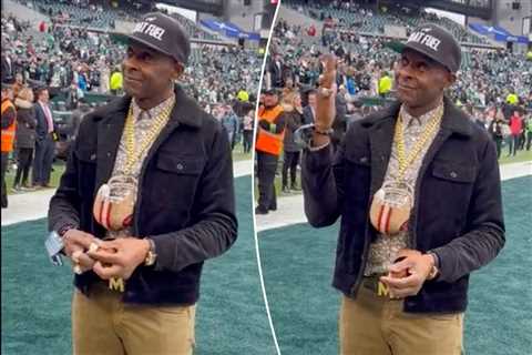 49ers great Jerry Rice quieted Eagles fans with silent Super Bowl clapback