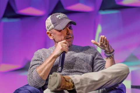 Kenny Chesney Talks Career-Changing Decisions, Handling Celebrity and New Album During CRS