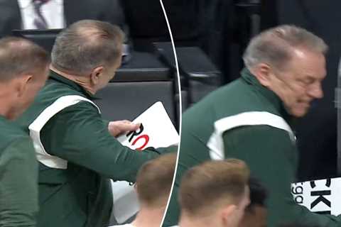 Michigan State coach Tom Izzo snaps clipboard in heated March Madness moment