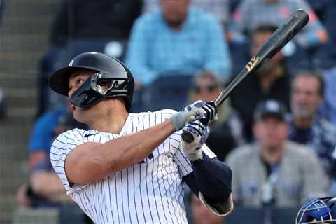 Yankees’ Giancarlo Stanton belts another bullet line drive