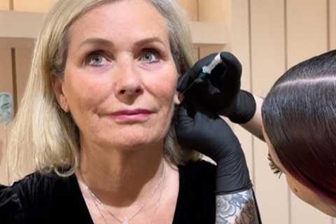Holly Willoughby’s mum surprises fans with youthful appearance as she gets piercing with the This..