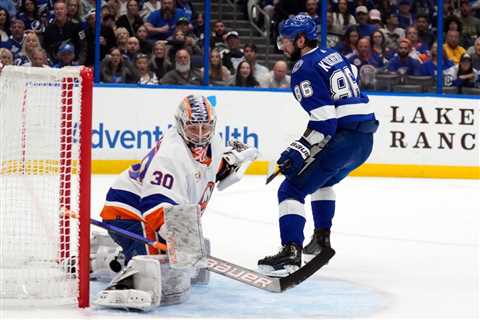 Islanders’ push toward playoffs hits speed bump in loss to Lightning