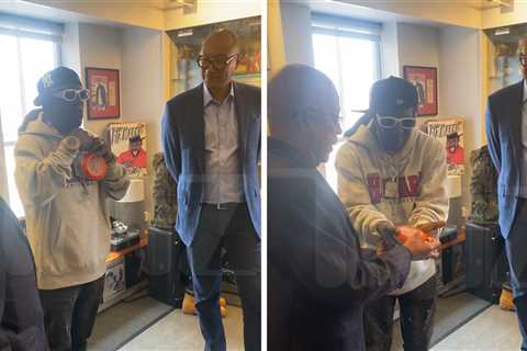 Flavor Flav Meets with Harvard Students, Donates Clock to School