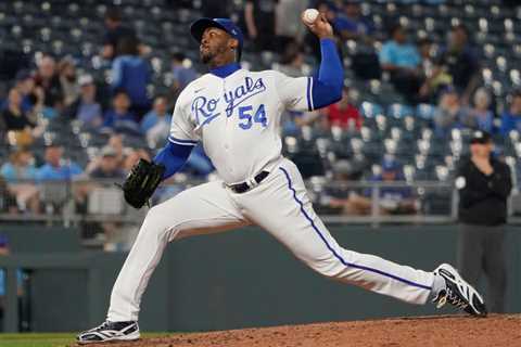 Aroldis Chapman trucks umpire in between 104 MPH fastballs with Royals