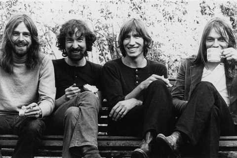 Pink Floyd’s ‘Dark Side of the Moon: Live’ Debuts in Top 10 on Album Sales Chart