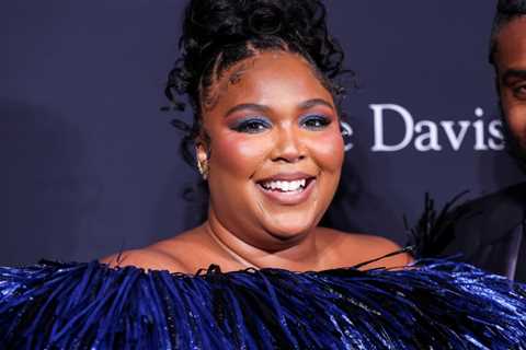 Lizzo Is Ready to ‘Walk That F—ing Duck’ With Her New ‘Drag Race’-Inspired Nails