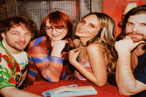 Speedy Ortiz – “Scabs”