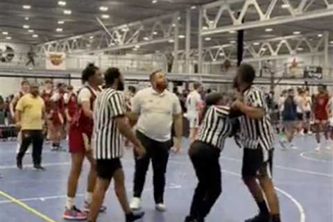 Coach fights ref in ugly scene at AAU basketball game