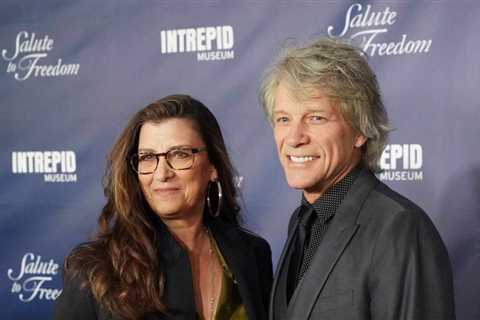 Jon Bon Jovi Reveals His Pick For Greatest Guitarist Of All-Time During Surprise Howard Stern Pop-In