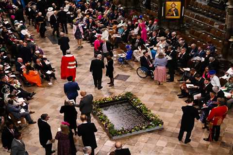Royal fans slam coronation guests for gross habit in Westminster Abbey – but did you spot it?
