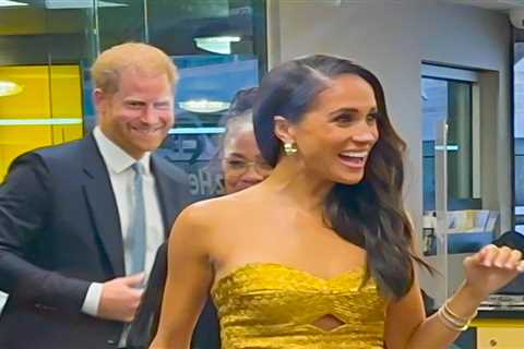 Meghan Markle’s fans in disbelief as she makes VERY unusual and unglamorous entrance at awards for..