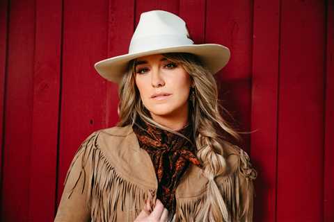 Lainey Wilson Paints a Nostalgic Picture With Bittersweet ‘Watermelon Moonshine’