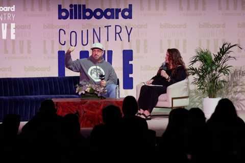 Artist Q+A with Garth Brooks | Billboard Country Live