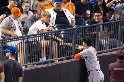 Giants’ Blake Sabol consoles fan after interfering with Jeff McNeil’s double