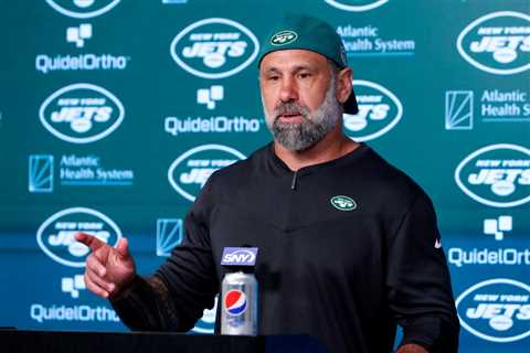 Jeff Ulbrich talks Aaron Rodgers’ effect on Jets defense, Super Bowl hopes, playing days