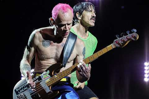 Anthony Kiedis Doesn't Think He's a Musician, Says Flea