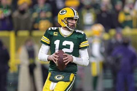 Aaron Rodgers gives new Packers quarterback Sean Clifford a ‘housewarming gift’