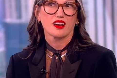 RHONY Star Jenna Lyons Reveals Her Hair & Teeth Are 'Fake' Due to Genetic Condition